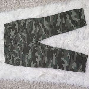Old Navy Pixie Camouflage Cropped Pants